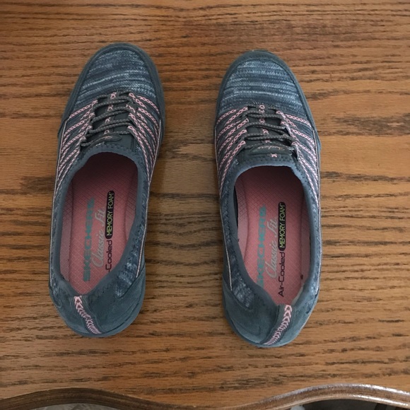 Skechers Memory Foam Woman’s Shoes - Picture 4 of 7